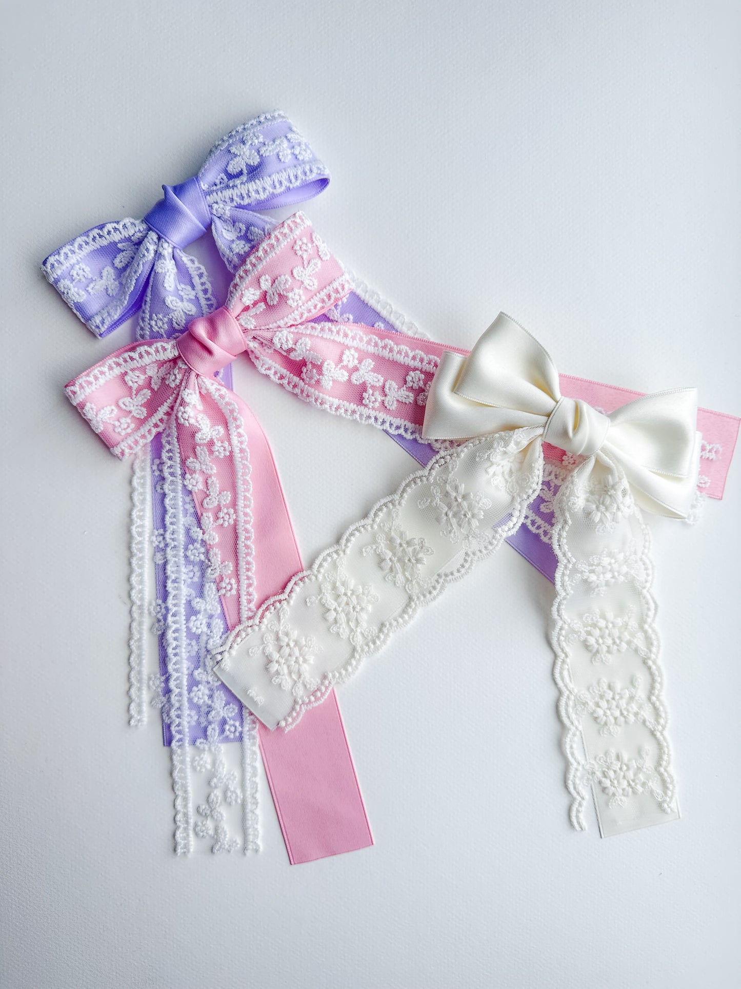 Vintage White Ribbon Bow