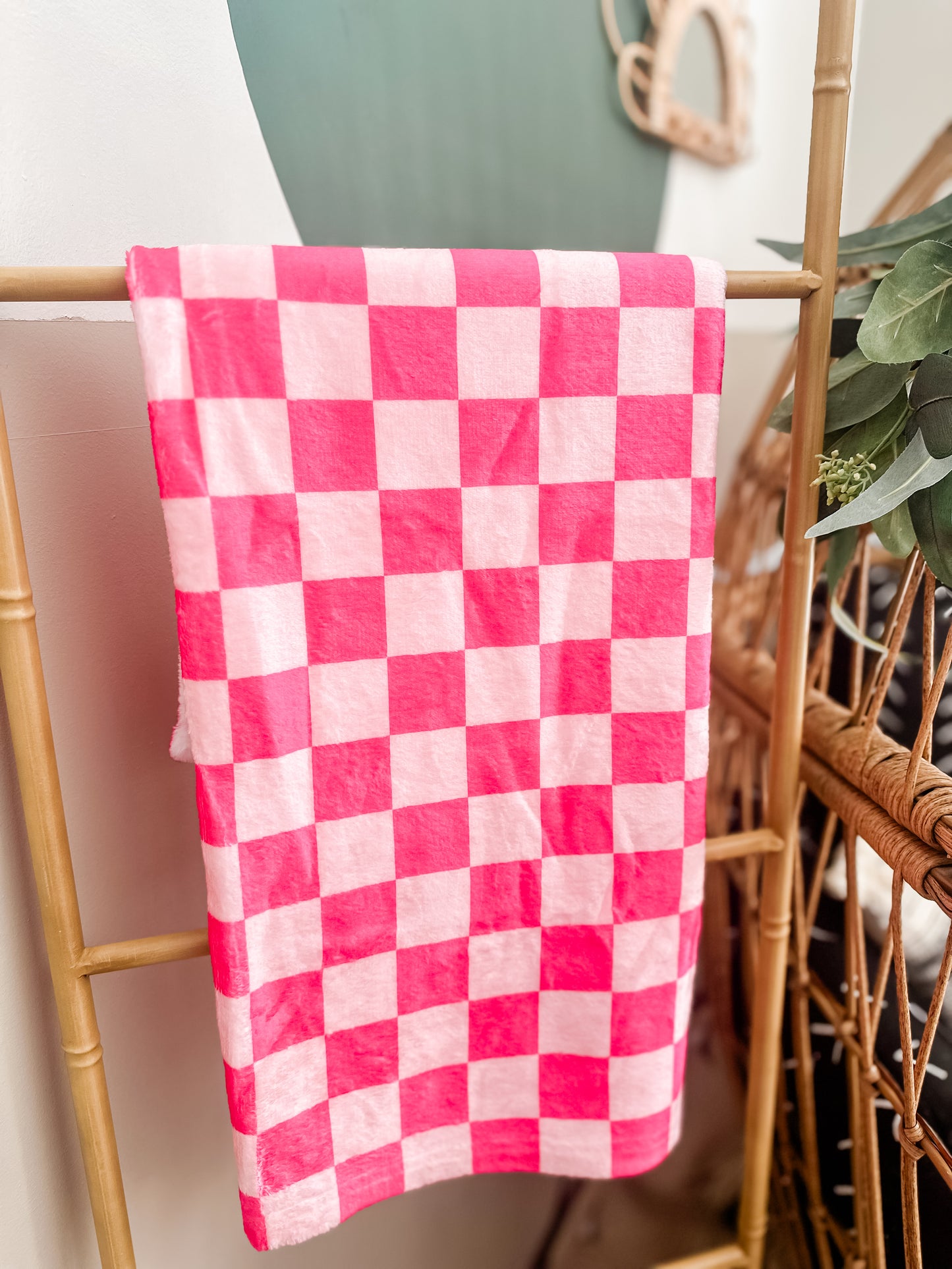 PINK CHECKERED 40x30