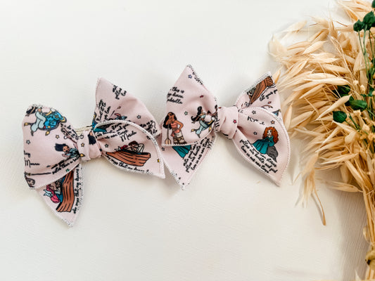 PETITE BOWS