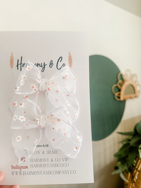 DAISY MESH BOW